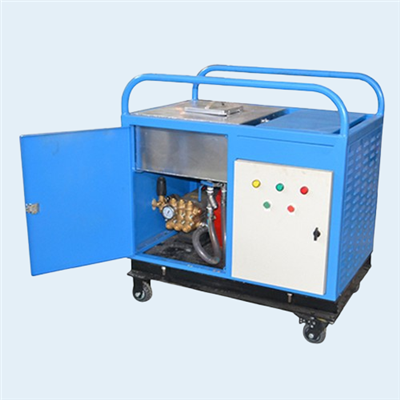 Visokotlačni čistač vodenim mlazom od 4400 psi